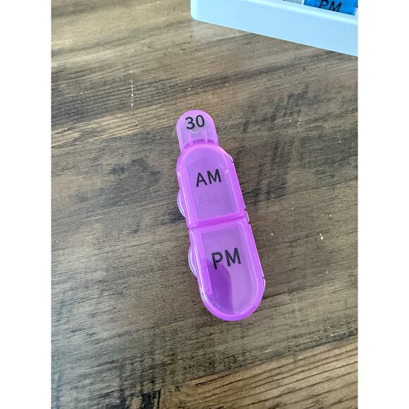 31+1 Day Daily Morning/Evening Medication Organizer - Picture 4 of 4